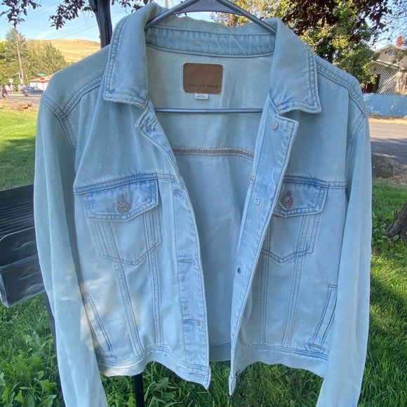 American Eagle Outfitters Light Wash Denim Jacket - Picture 1 of 2
